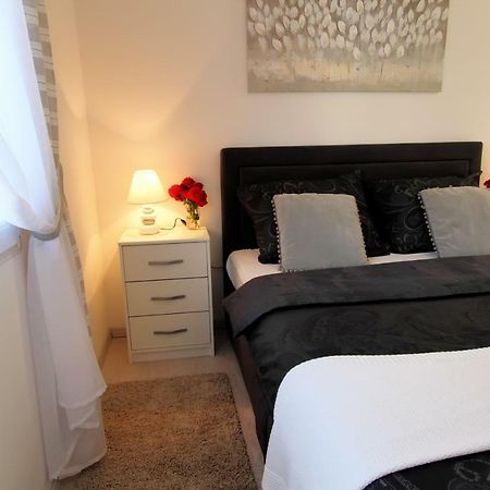 Apartman Ana Appartement Otočac Buitenkant foto