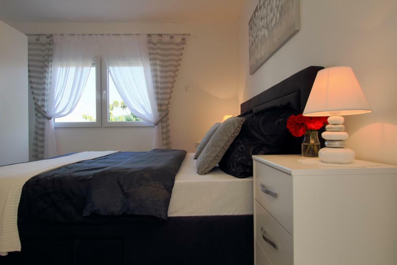 Apartman Ana Appartement Otočac Buitenkant foto