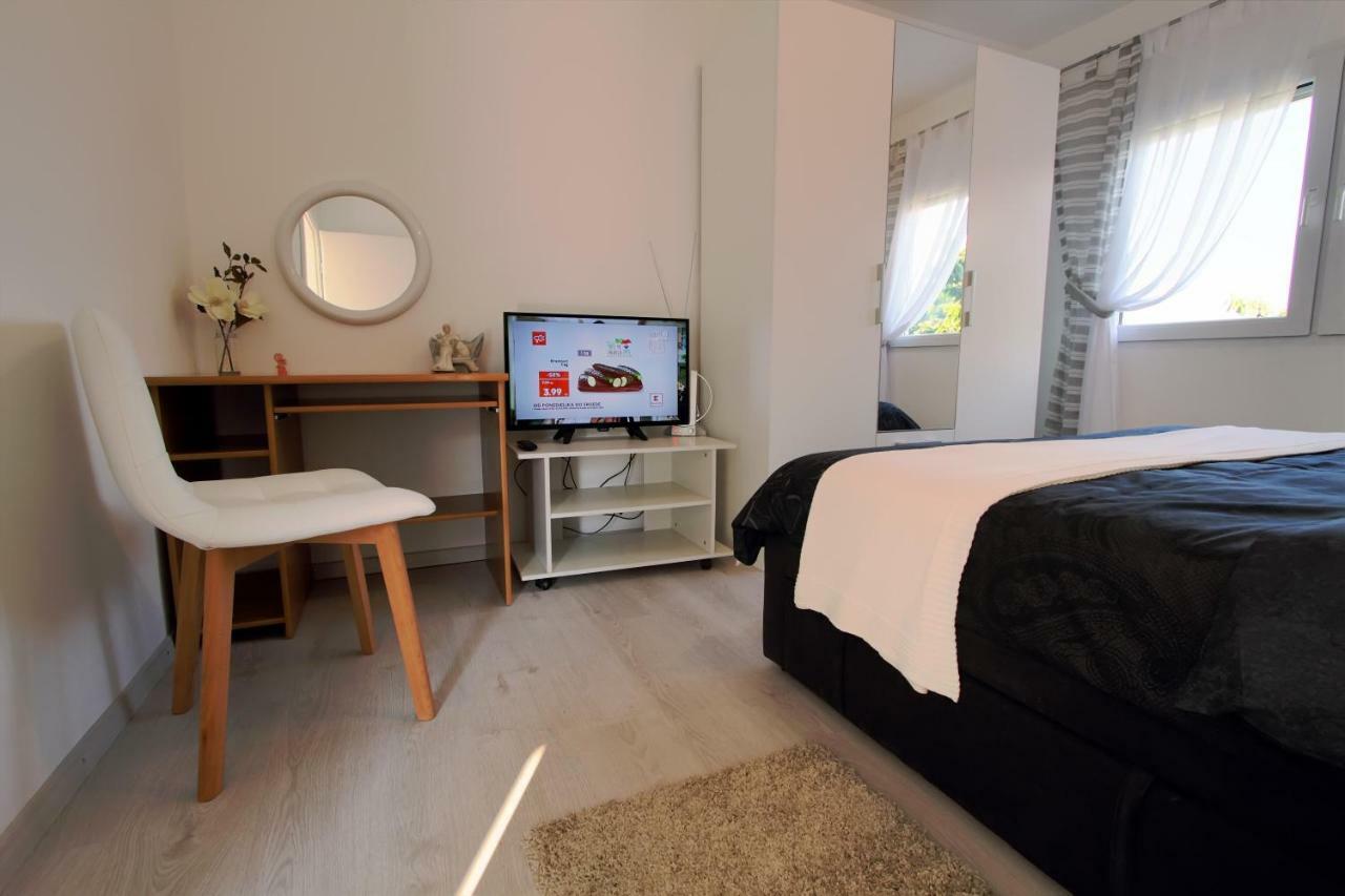 Apartman Ana Appartement Otočac Buitenkant foto