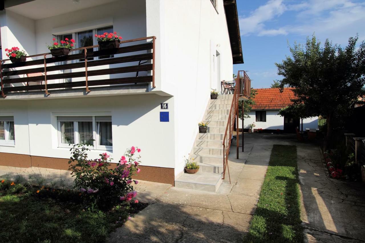 Apartman Ana Appartement Otočac Buitenkant foto
