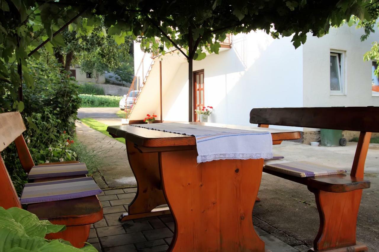 Apartman Ana Appartement Otočac Buitenkant foto