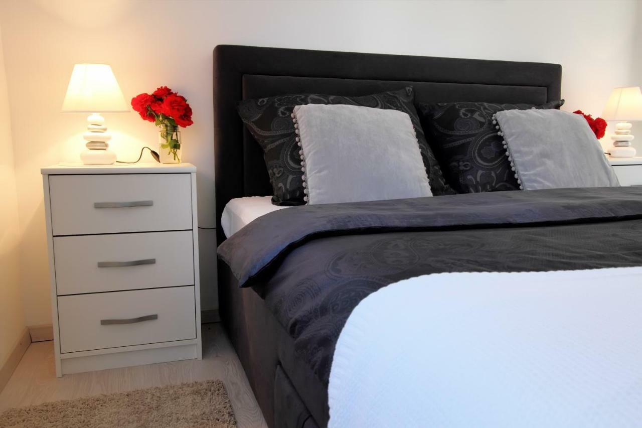 Apartman Ana Appartement Otočac Buitenkant foto